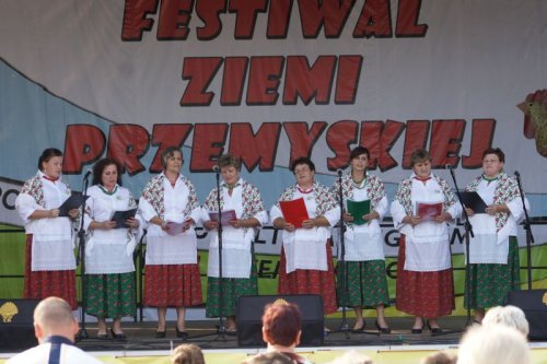 Cieszą się Drohobyczki cieszy się Medyka że śpiew Porębianek do naszych uszu przenika