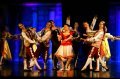Widowisko taneczne "Dzikie łabędzie" w wykonaniu ZT "Koralik" z udziałem św. Mikołaja
